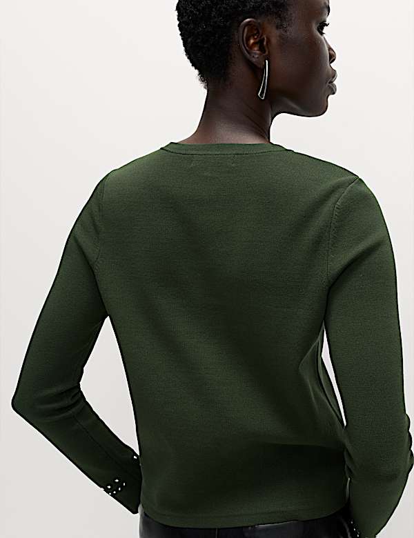 סריג מעוטר בניטים עם צווארון עגול - IL