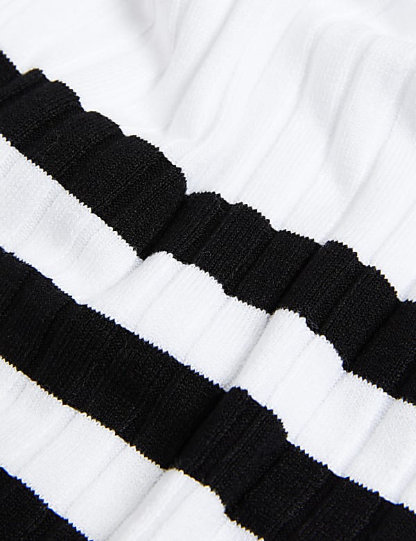 Striped Crew Neck Fitted Knitted Vest