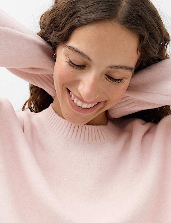Pull &agrave; encolure ronde avec laine - CH