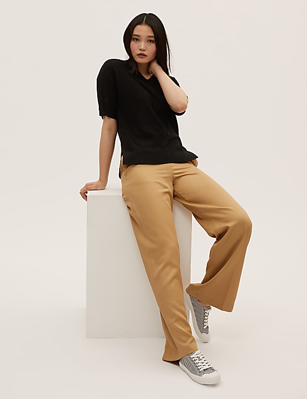 Ribbed V-Neck Relaxed Knitted Top
