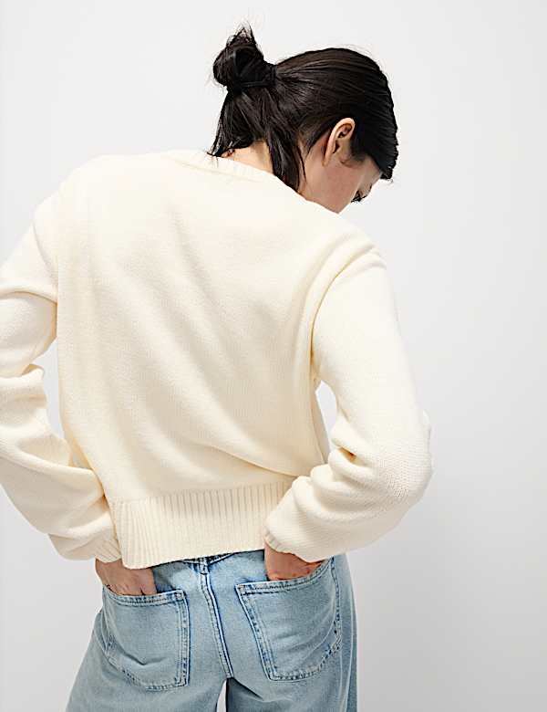 Cardigan mit hohem Baumwollanteil, Rundhalsausschnitt und Zierdetails - DE