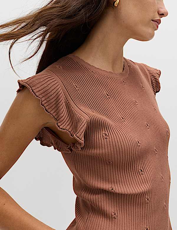 Gebreide, geribbelde top met aangerimpelde taille en ruches - BE