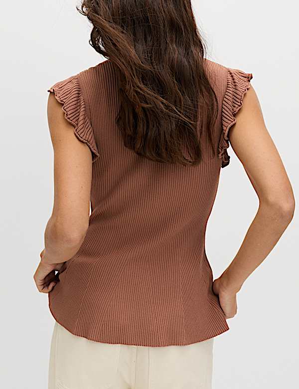 Gebreide, geribbelde top met aangerimpelde taille en ruches - BE