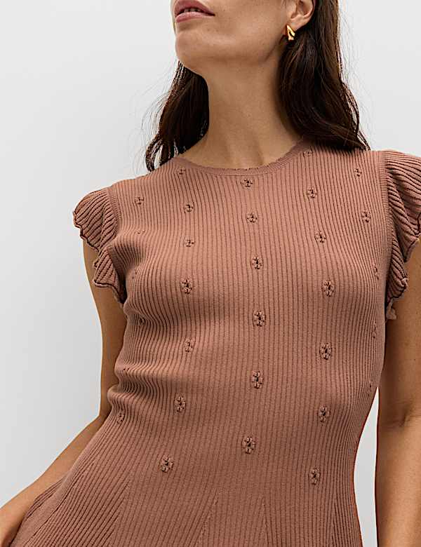 Gebreide, geribbelde top met aangerimpelde taille en ruches - BE