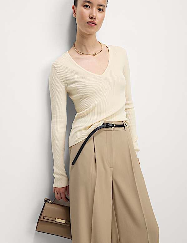 Ribbed V-Neck Knitted Top