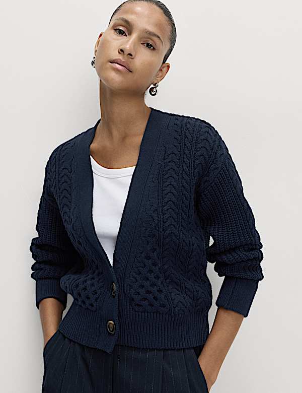 Katoenrijk kort vest met kabelsteek en V-hals - BE