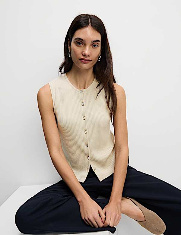 Chaleco texturizado con cuello redondo y botonadura - US