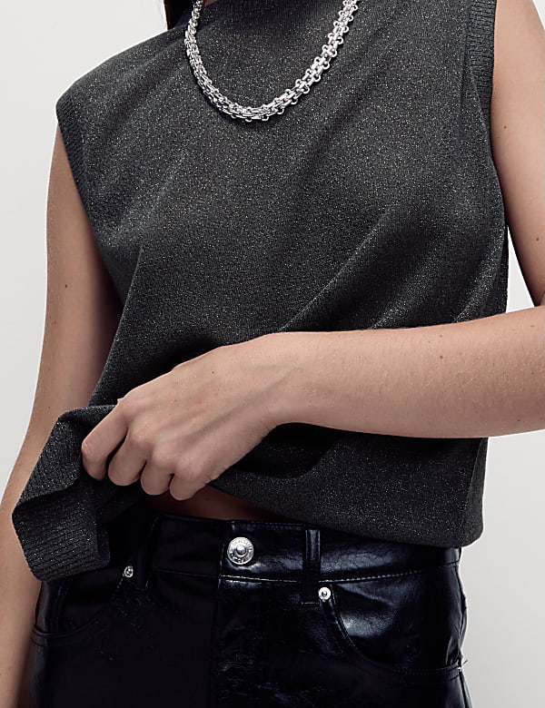 גופייה ארוגה בגזרה רגילה ובגימור מתכתי - IL