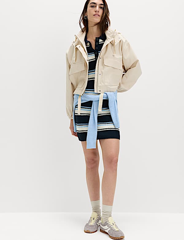 Dzianinowa sukienka mini w paski z przewagą bawełny - PL