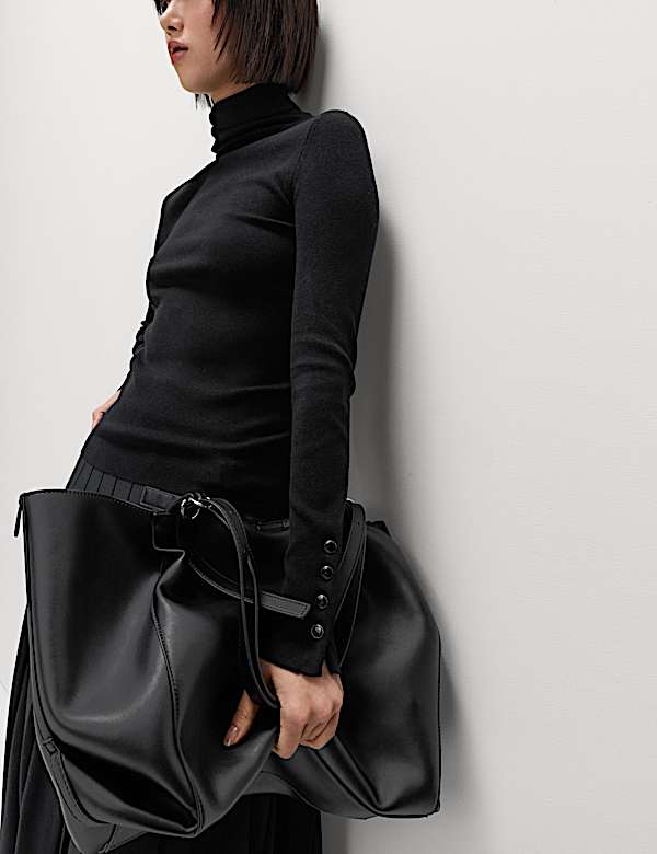 Pull côtelé à col roulé et détail boutons - FR