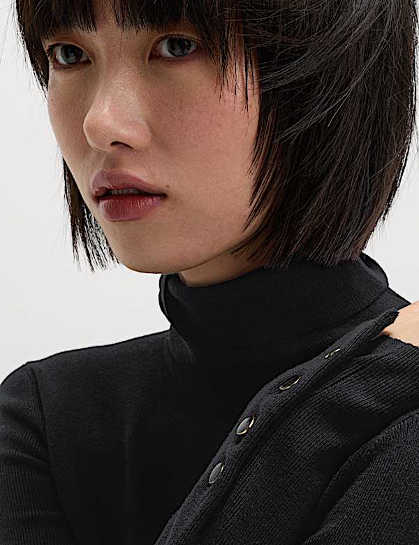 Pull côtelé à col roulé et détail boutons - FR