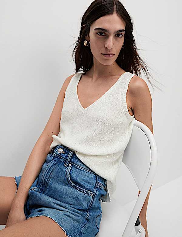 Sequin Textured V-Neck Knitted Vest - IT