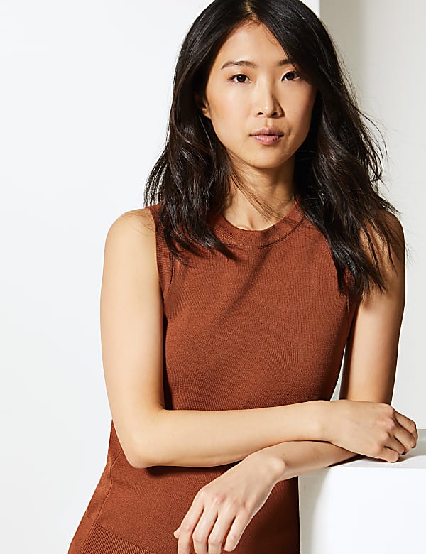 Round Neck Sleeveless Knitted Top