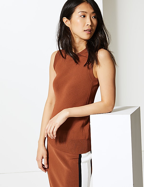 Round Neck Sleeveless Knitted Top