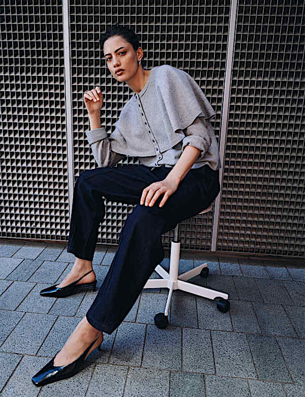Air-Yarn Crew Neck Cape Slim Fit Cardigan