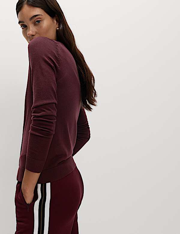 קרדיגן מצמר מרינו טהור עם צווארון וי וכפתורים בחזית - IL