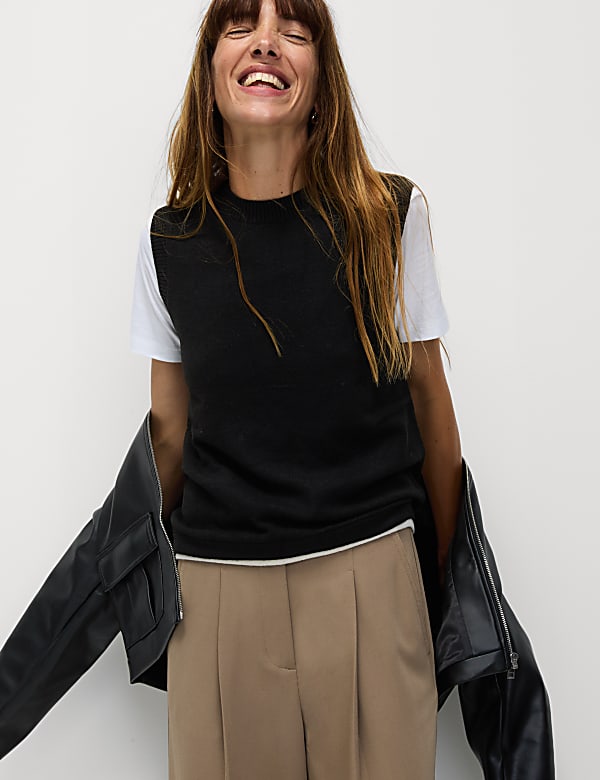 Air-Yarn Crew Neck Tipped Detail Knitted Vest