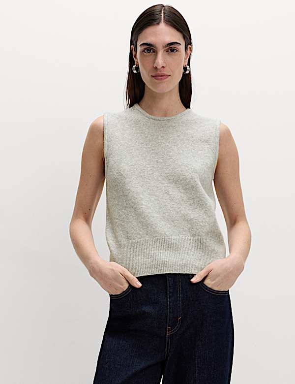 Strickweste mit Rundhalsausschnitt und Baumwollanteil - AT