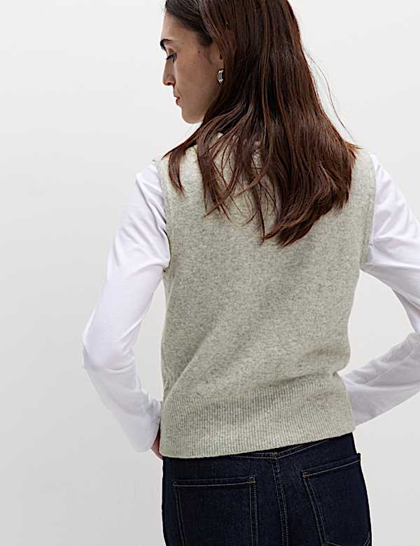 Strickweste mit Rundhalsausschnitt und Baumwollanteil - AT