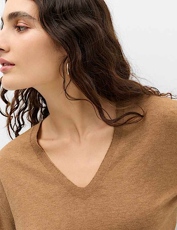 V Neck Relaxed Jumper with Wool - UA