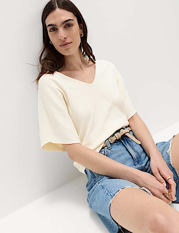 V-Neck Waisted Slim Fit Knitted Top - US