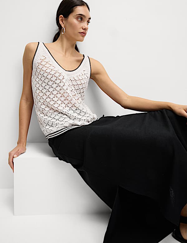 Textured Slim Fit Knitted Vest - CN