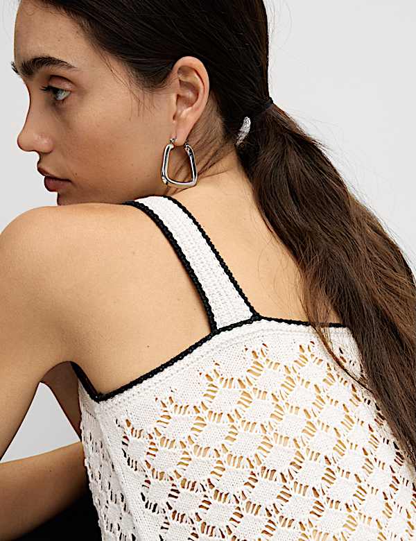 Textured Slim Fit Knitted Vest - CN