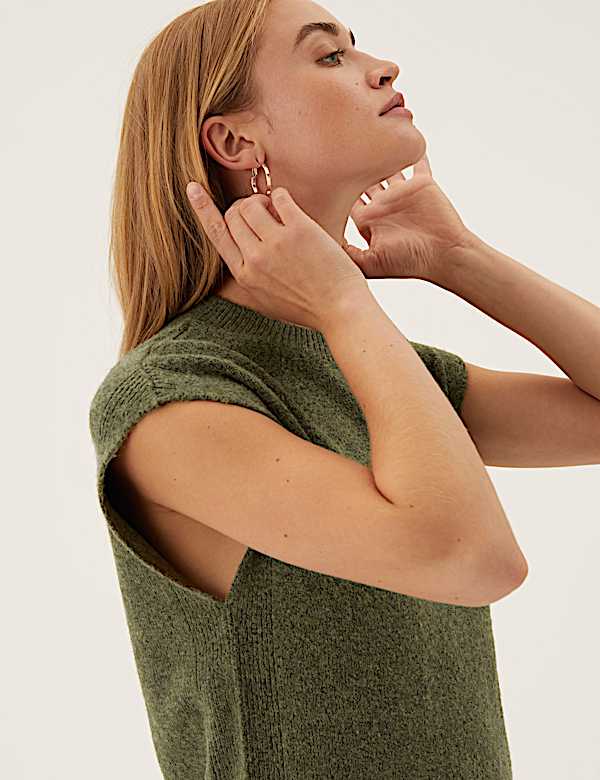 Ribbed Crew Neck Sleeveless Knitted Jumper