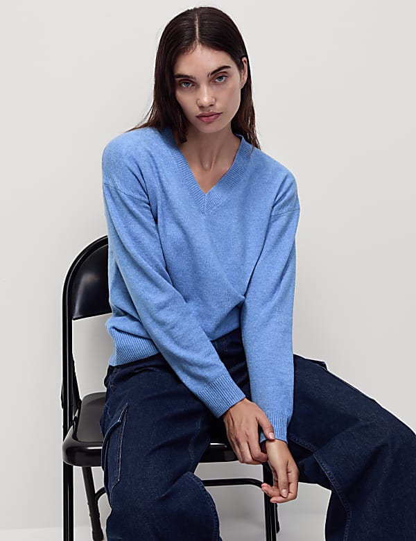 V-Neck Jumper