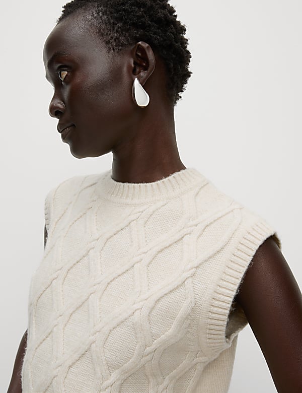 Cloud-Yarn Textured Knitted Vest