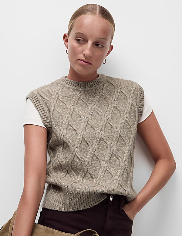 Cloud-Yarn Textured Knitted Vest