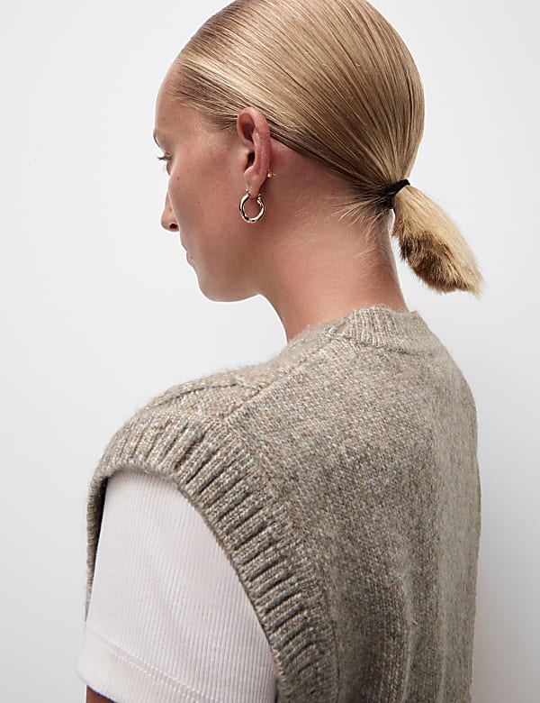 Cloud-Yarn Textured Knitted Vest