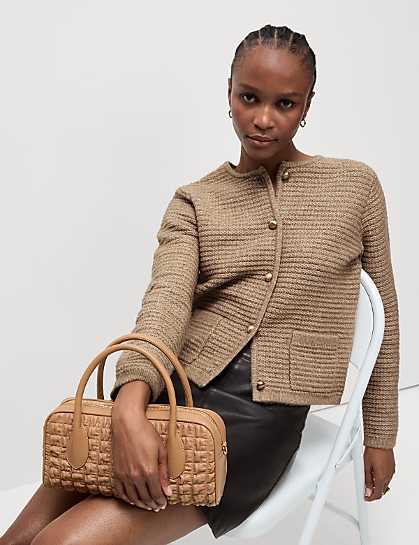 Texturovan&yacute; kardigan z měkoučk&eacute; př&iacute;ze s kulat&yacute;m v&yacute;střihem - CZ