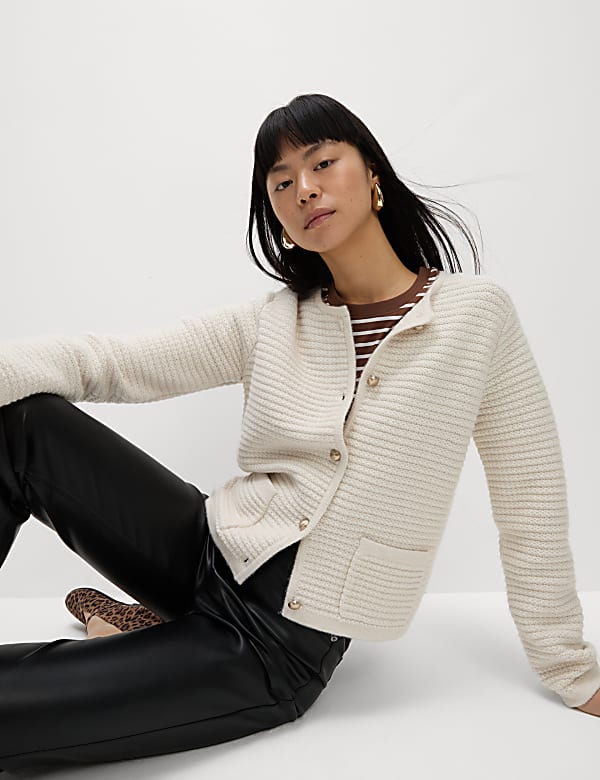 Gilet en maille douce à encolure ronde et motif texturé - FR