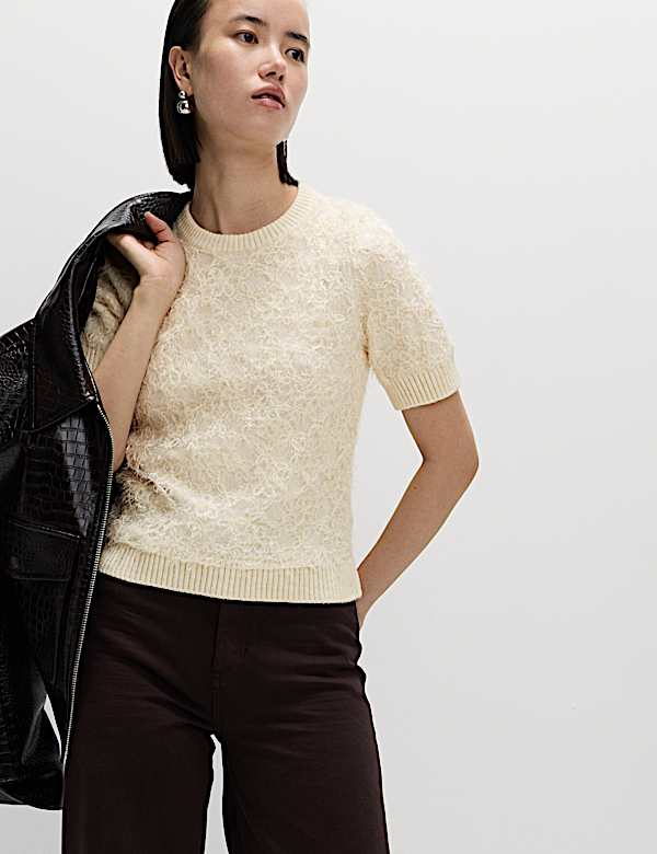 Top en maille à col rond et décoration florale - CH