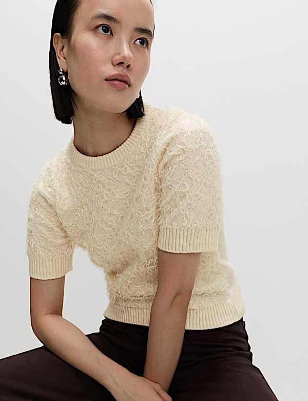 Top en maille à col rond et décoration florale - CH