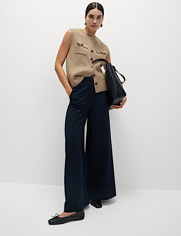 Cloud-Yarn Pocket Crew Neck Knitted Waistcoat