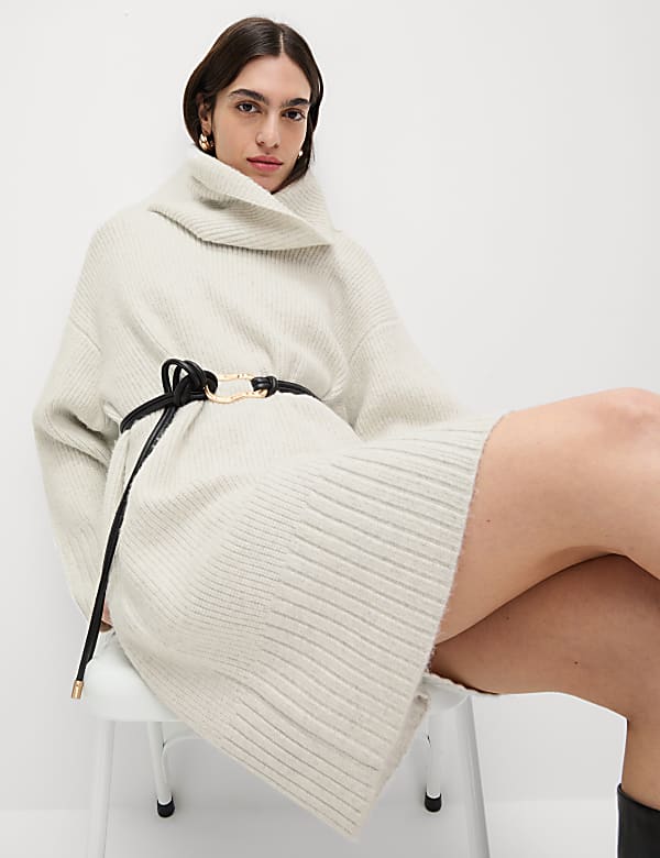 Robe en maille douce &agrave; col roul&eacute; - FR