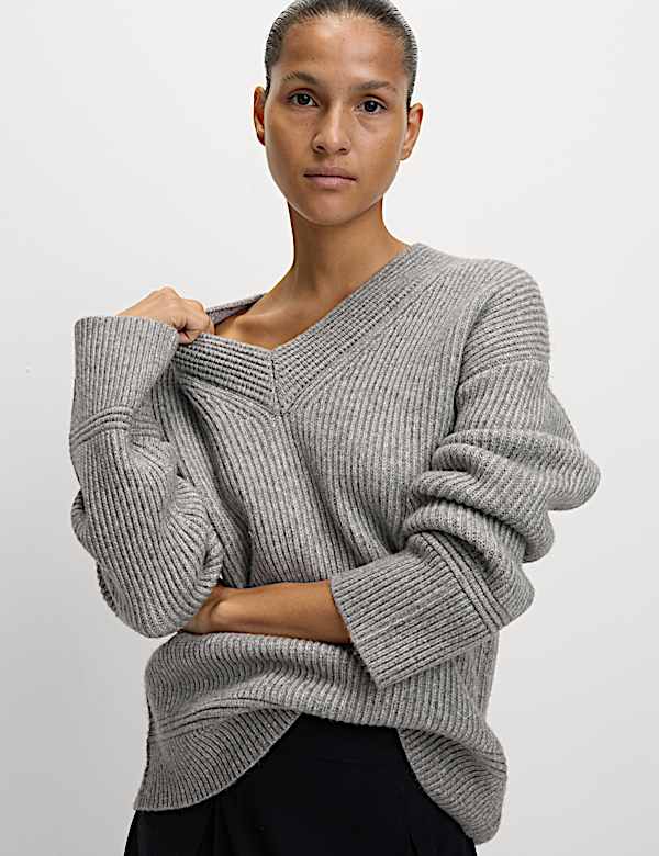 Cloud-Yarn Ribbed V-Neck Jumper - BG