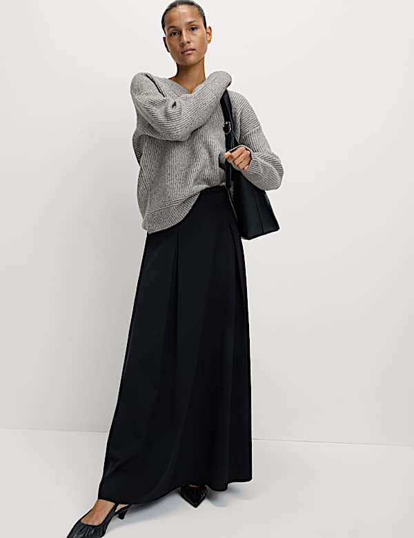 Cloud-Yarn Ribbed V-Neck Jumper - BG