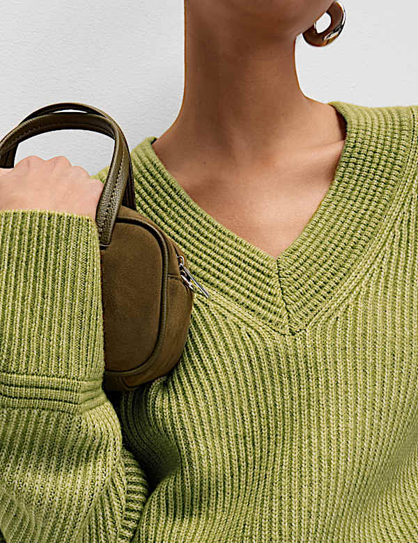 Pull c&ocirc;tel&eacute; en maille douce c&ocirc;tel&eacute;e &agrave; col en V - FR