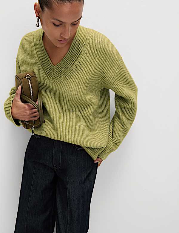 Pull c&ocirc;tel&eacute; en maille douce c&ocirc;tel&eacute;e &agrave; col en V - FR