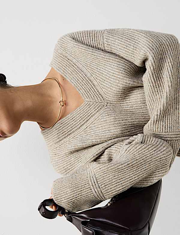 Cloud-Yarn Ribbed V-Neck Jumper - RO