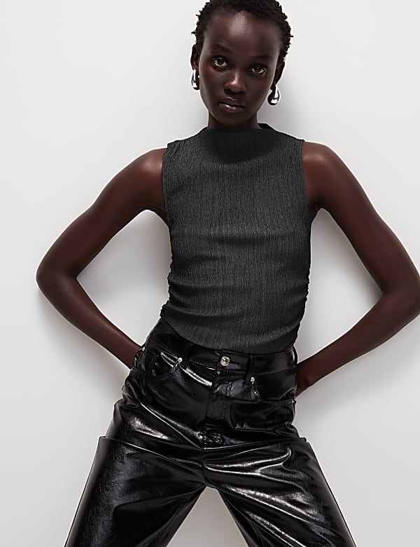 Top textur&eacute; &agrave; encolure montante - CH