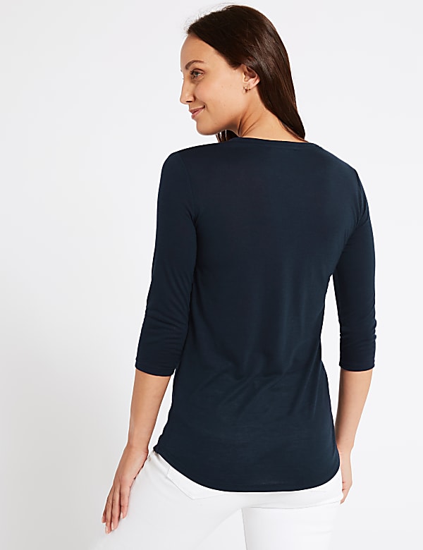 Round Neck 3/4 Sleeve Longline T-Shirt