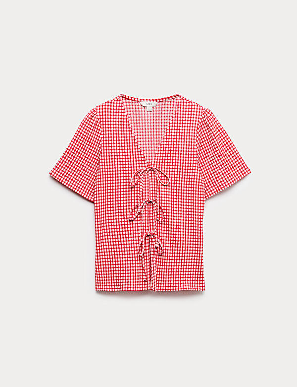 Teksturowany top w kratę gingham z dekoltem w serek i wizaniem - PL