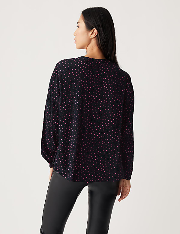 Bequeme Bluse aus Baumwollmischung mit V-Ausschnitt und Muster - AT