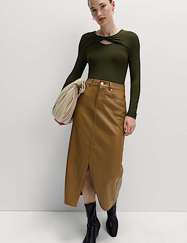 Ribbed Twist Front Top