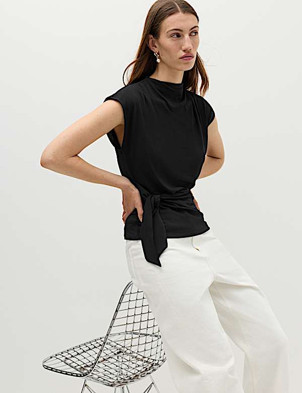 Sleeveless Knot Detail Top