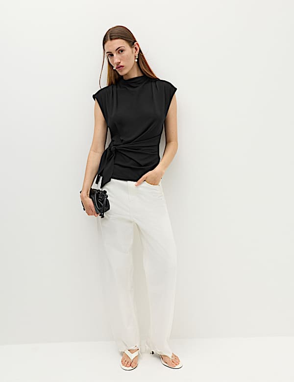 Sleeveless Knot Detail Top